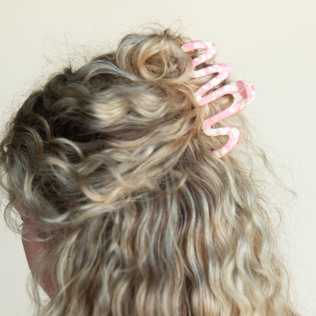 Large Wavy Claw Clip - Pink Squiggles
