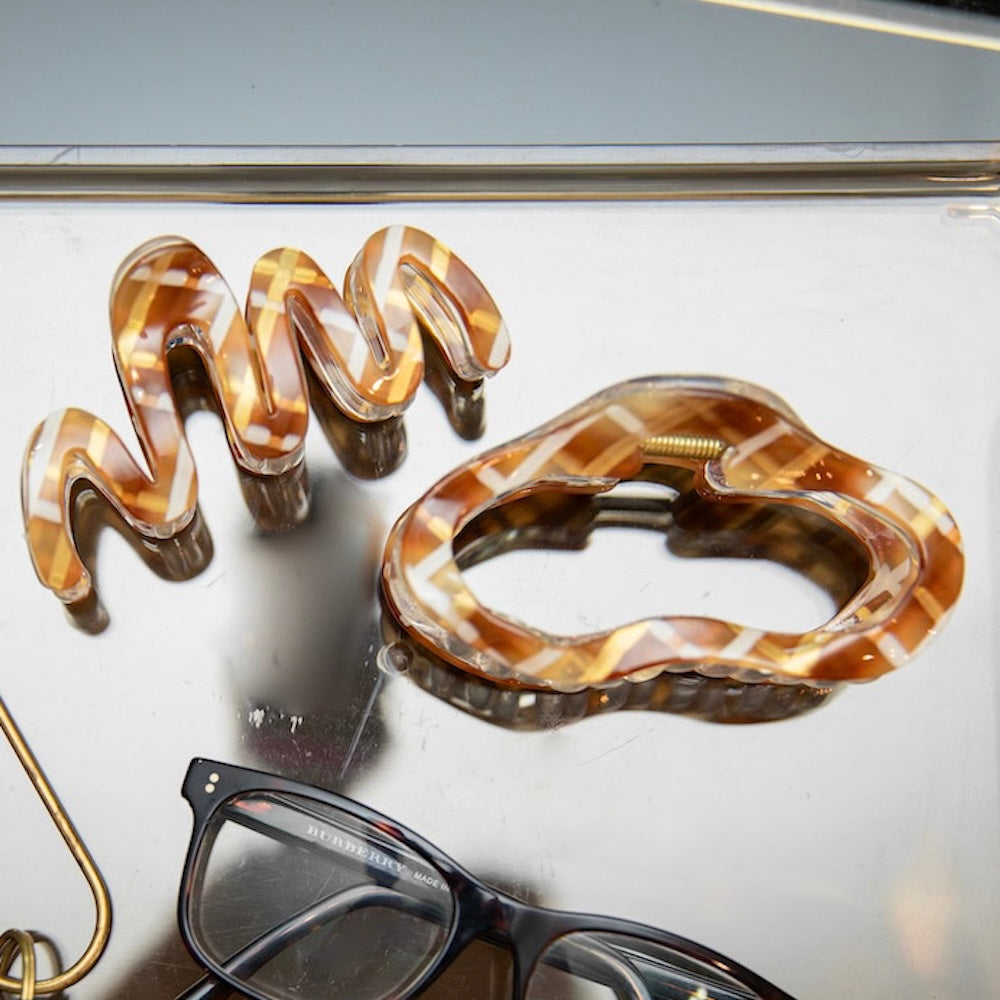 Large Luxe Wavy Claw Clip – Caramel Marble