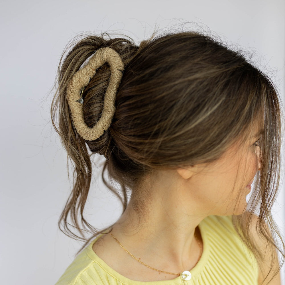 Large Oval Threaded Claw Clip - Tan