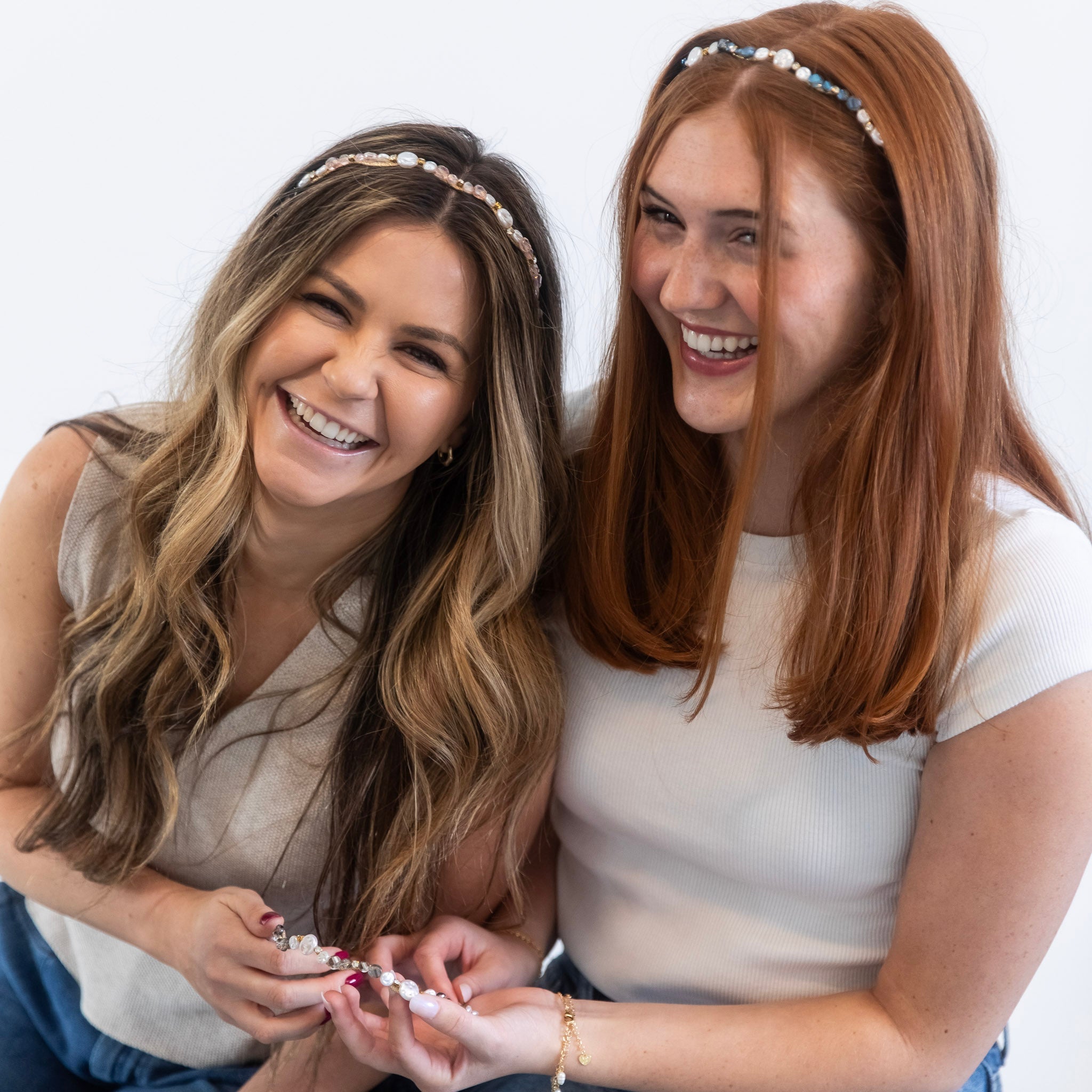 Wavy Oyster Pearl Headband - Grey